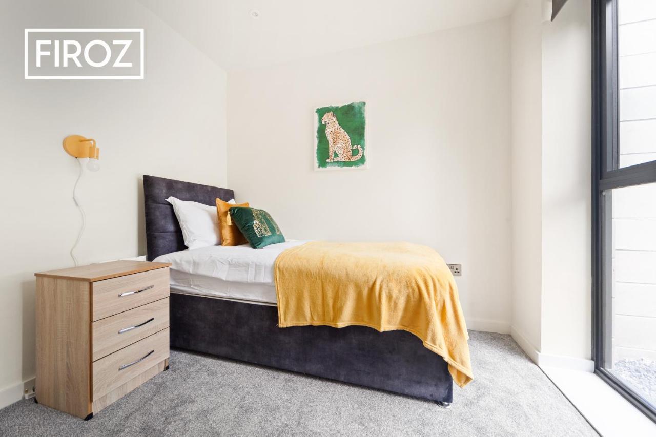 Spacious 4 Bedroom 3 Bath House For Families & Contractors With Free Parking, Fast Wi-Fi & Netflix By Firoz Property Managementリーズ エクステリア 写真
